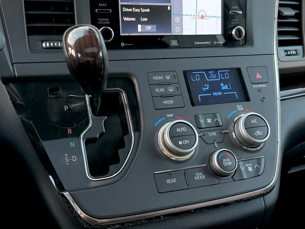 Toyota Sienna photo Toyota Sienna