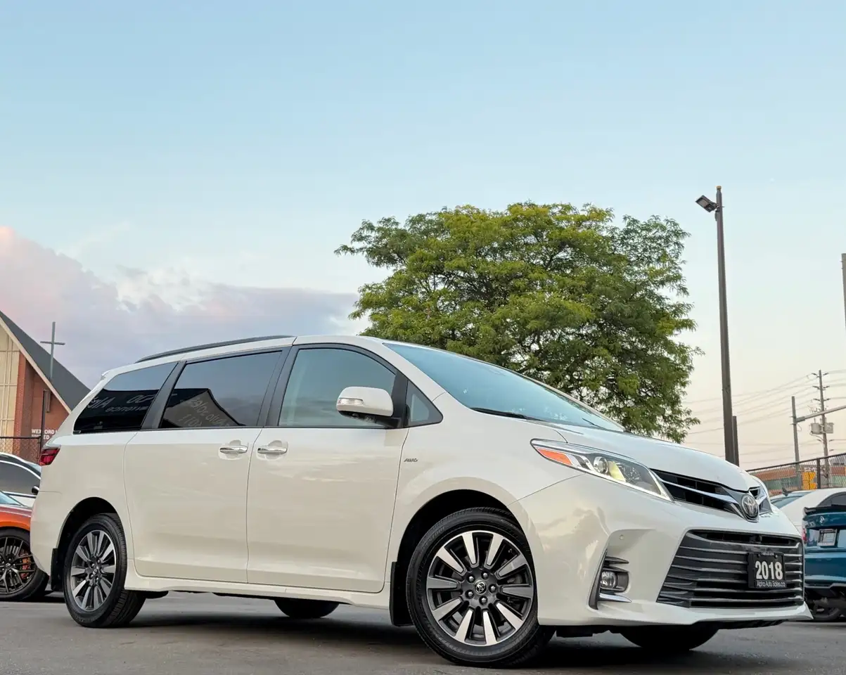 Toyota Sienna photo Toyota Sienna