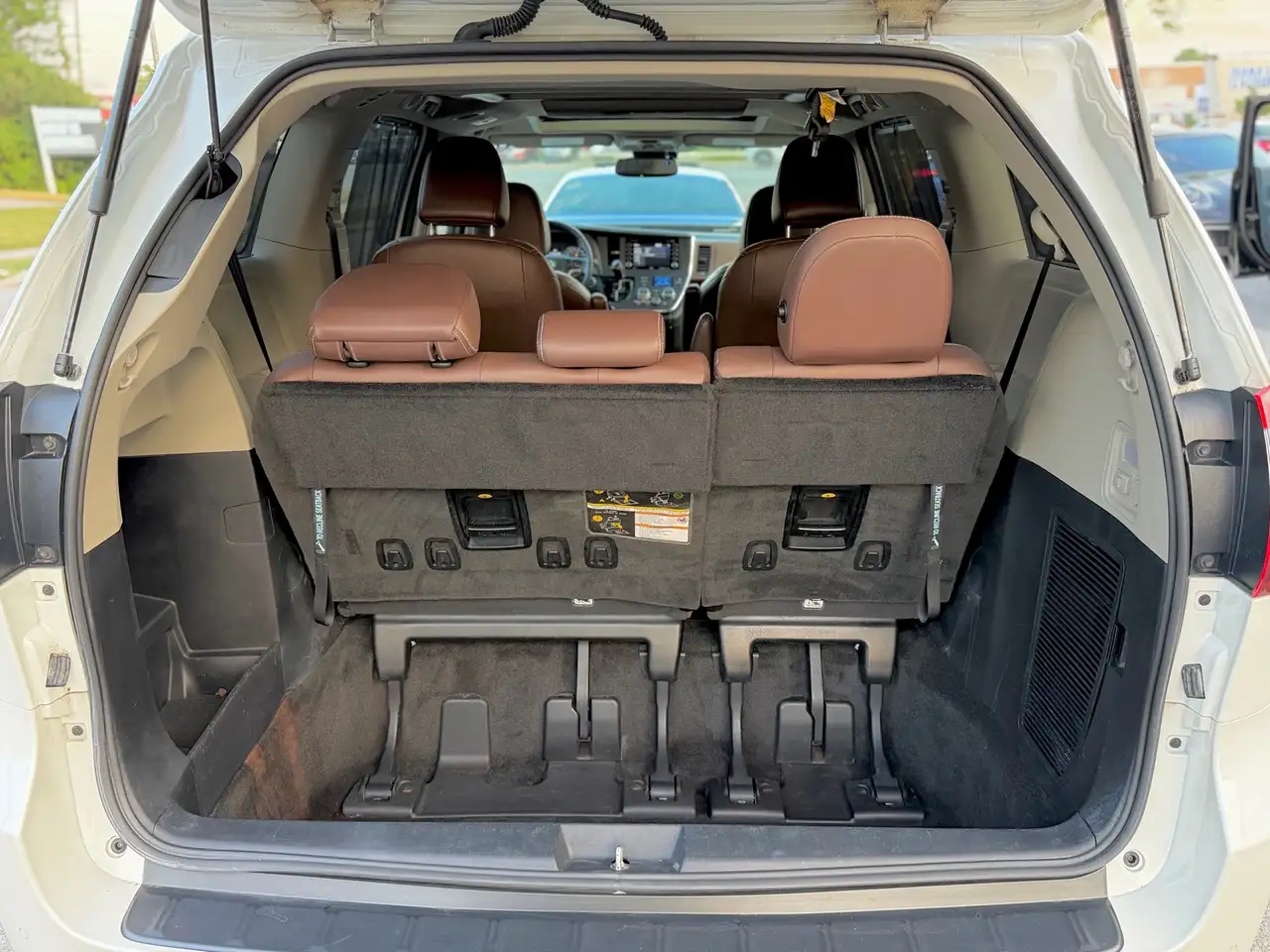Toyota Sienna photo Toyota Sienna
