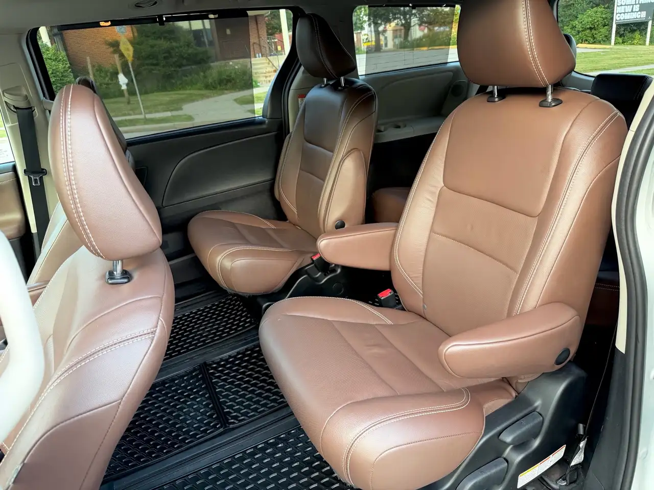 Toyota Sienna photo Toyota Sienna