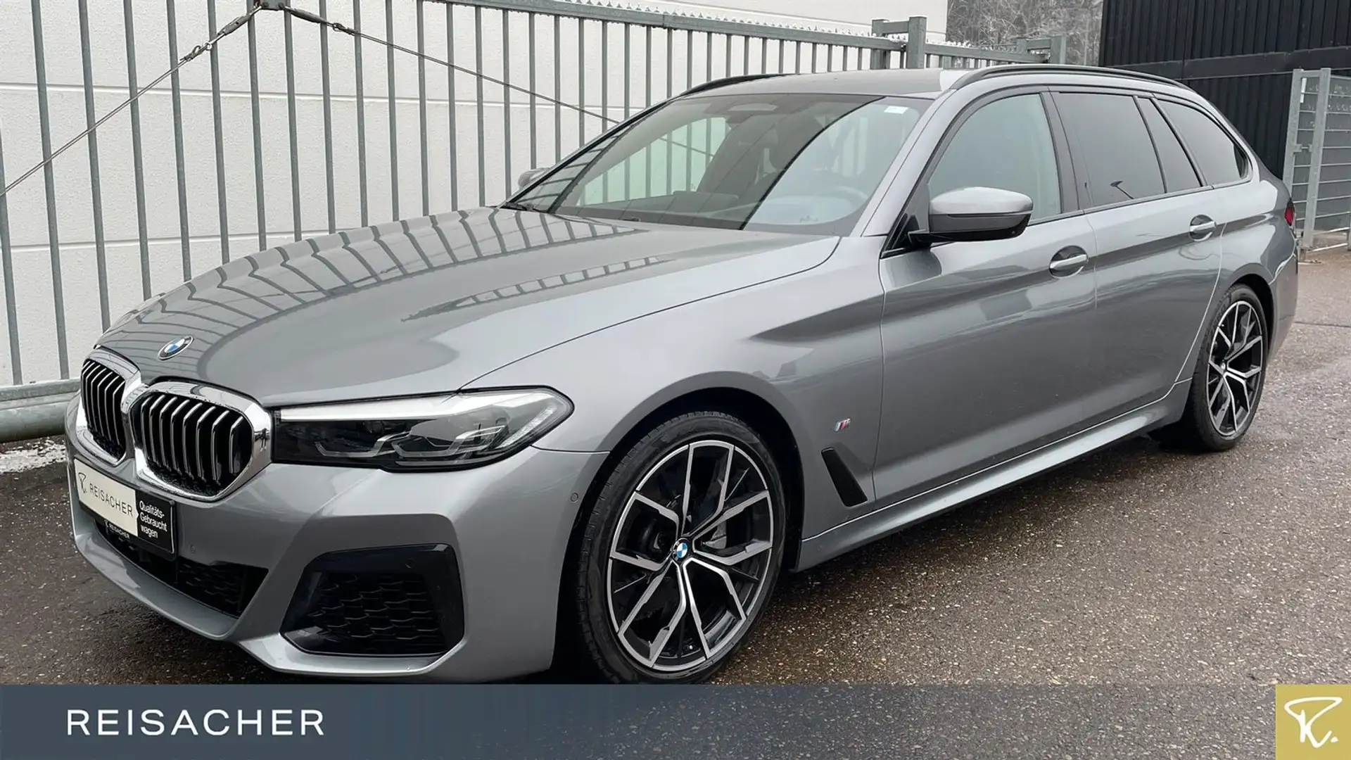 BMW 520 d Tou M-Sport,AHK,DAProf,Leder,HUD,RFK,19" Grau - 1