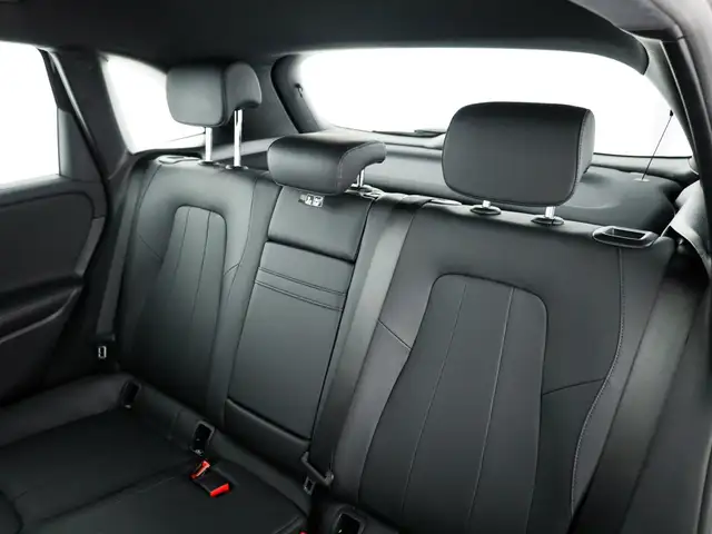 Mercedes-Benz B-Class view 11
