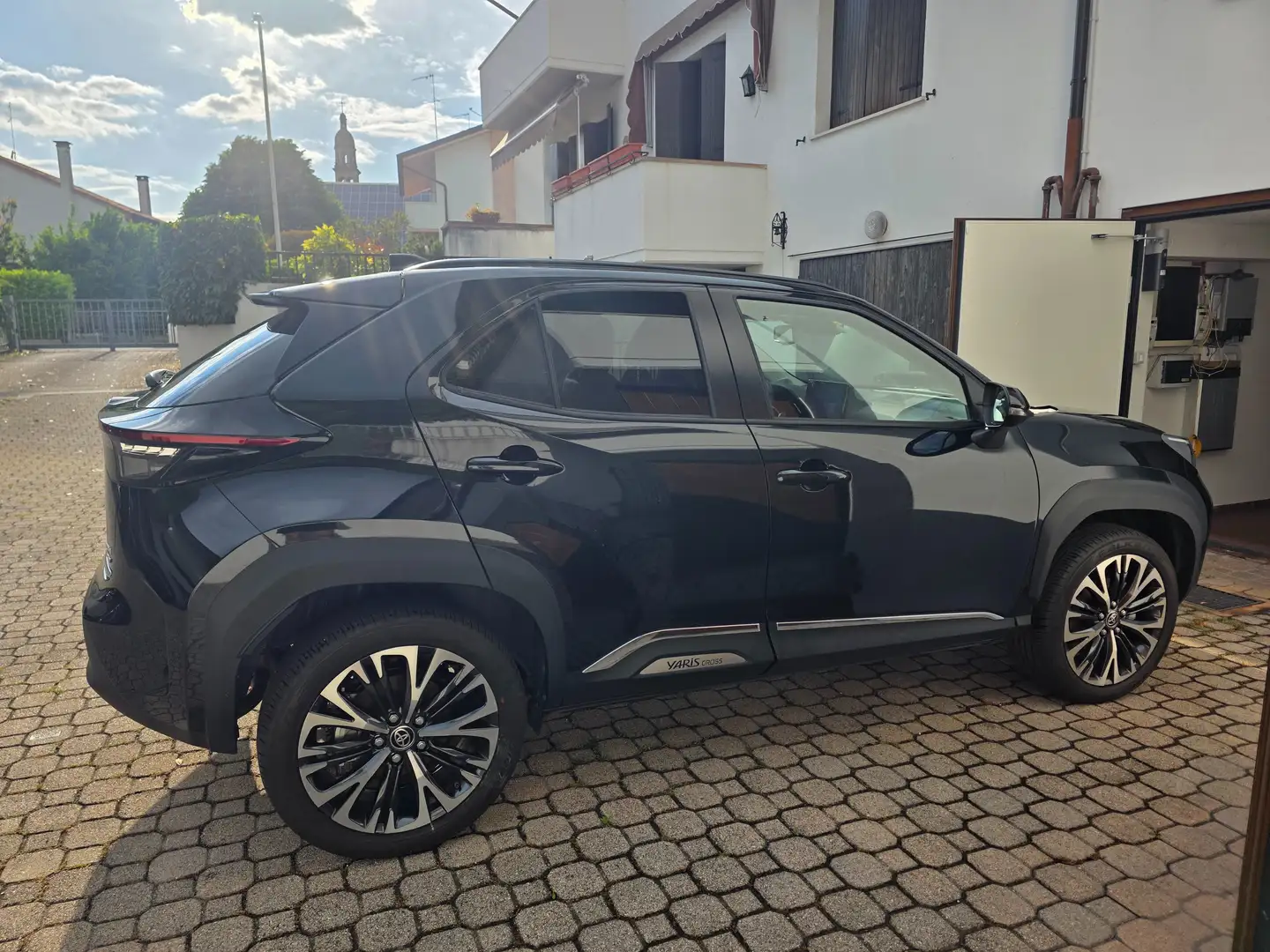 Toyota Yaris Cross 1.5 Lounge 130 cv awd-i Nero - 2
