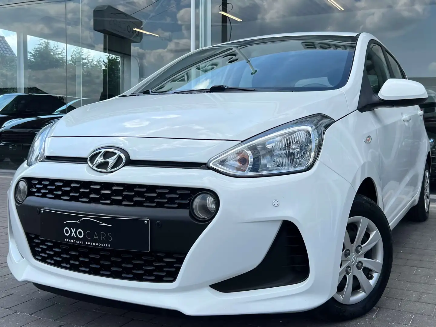 Hyundai i10 1.0i Essence / Airco / Cruise /PDC Avant \u0026 Arriere Weiß - 1