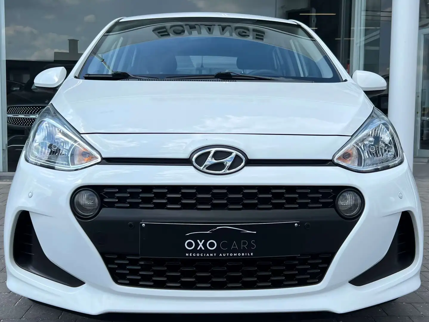 Hyundai i10 1.0i Essence / Airco / Cruise /PDC Avant \u0026 Arriere Weiß - 2