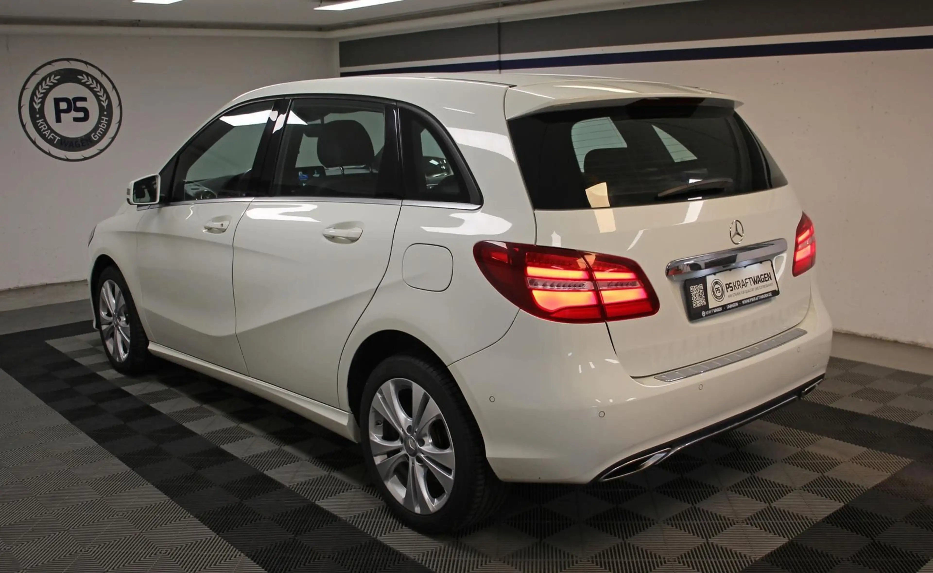 Mercedes-Benz B 220 4Matic Aut. NAVI TEMP LED KAMERA LEDER BT — photo 4
