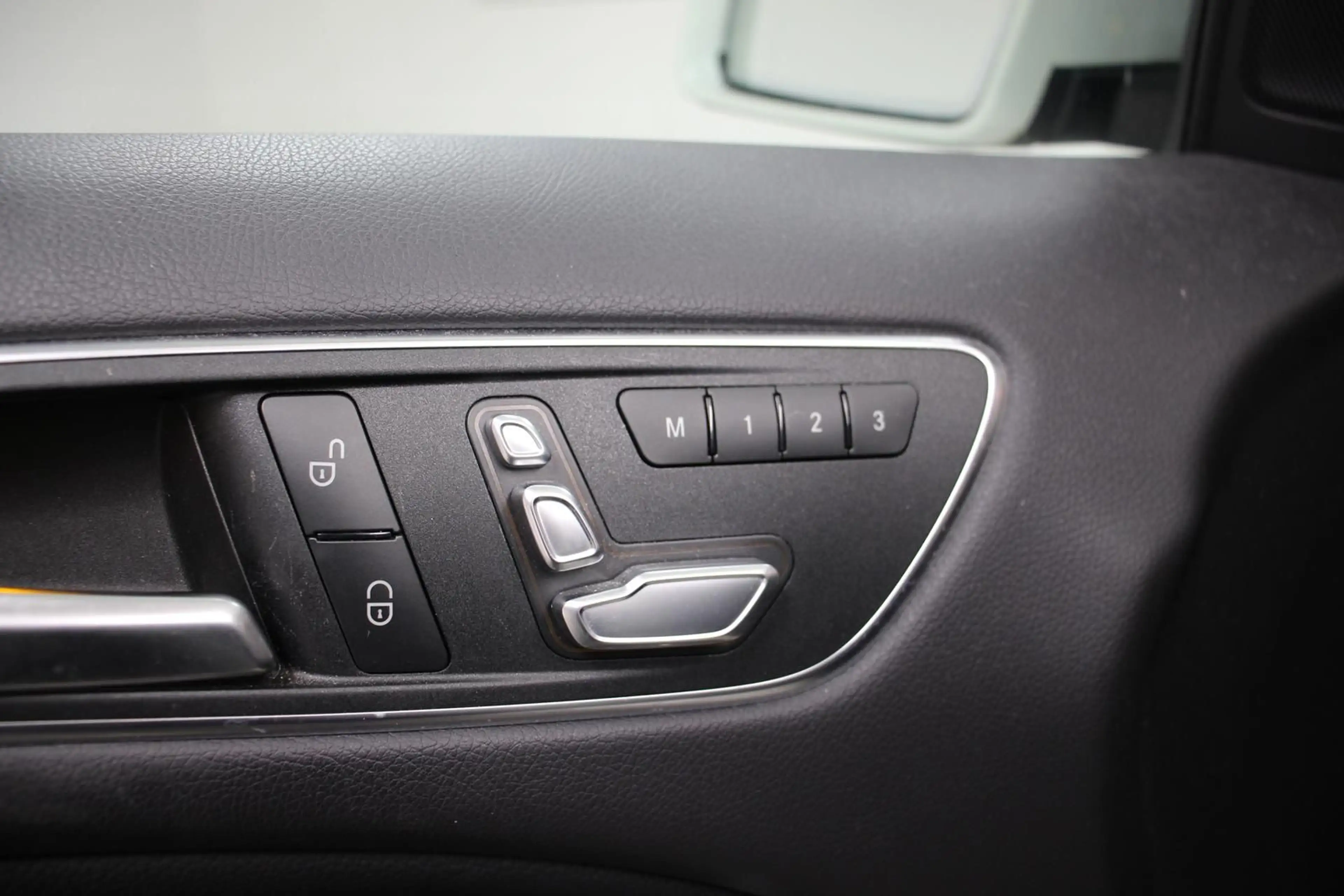 Mercedes-Benz B 220 4Matic Aut. NAVI TEMP LED KAMERA LEDER BT — photo 8