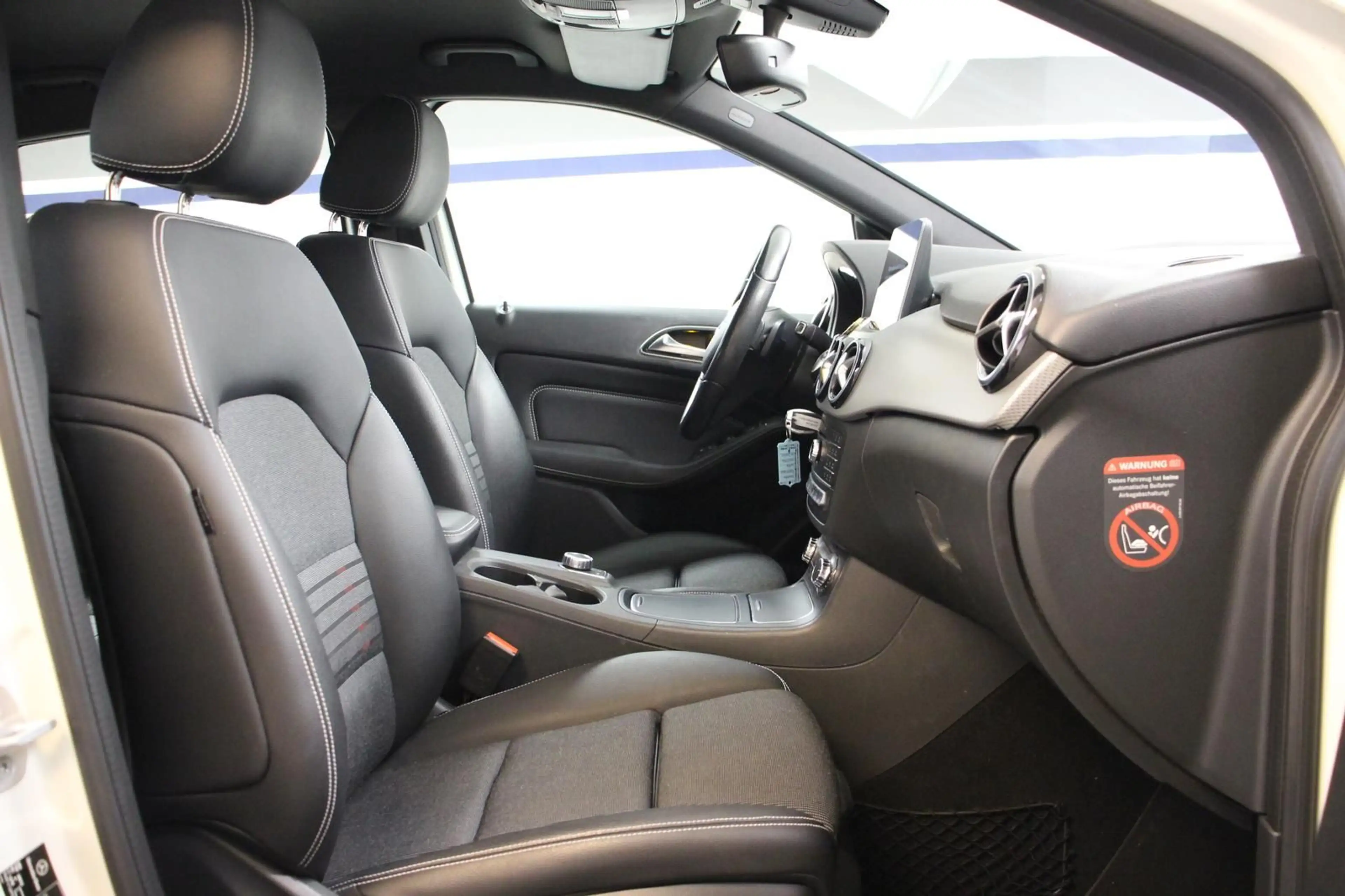Mercedes-Benz B 220 4Matic Aut. NAVI TEMP LED KAMERA LEDER BT — photo 12