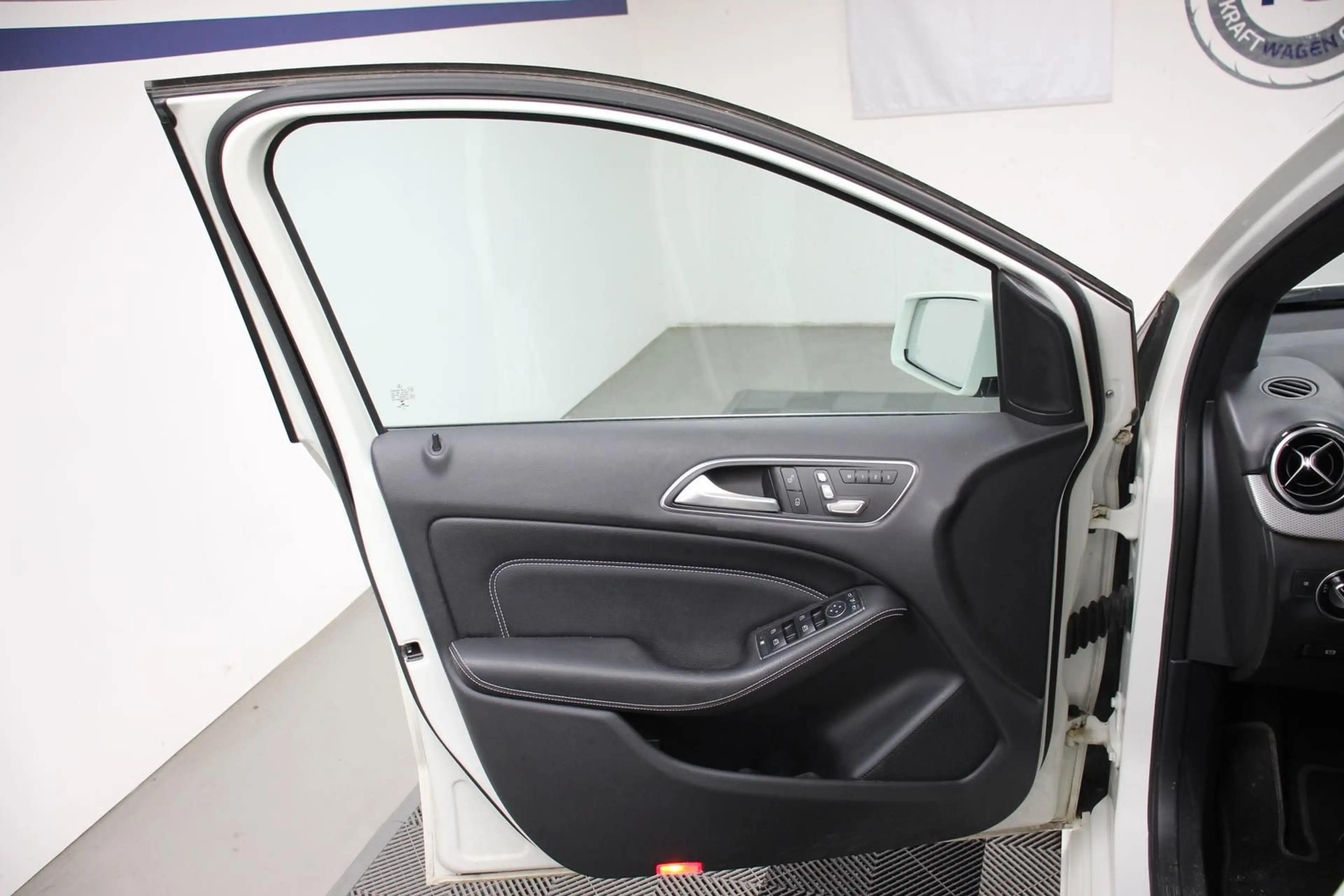 Mercedes-Benz B 220 4Matic Aut. NAVI TEMP LED KAMERA LEDER BT — photo 7