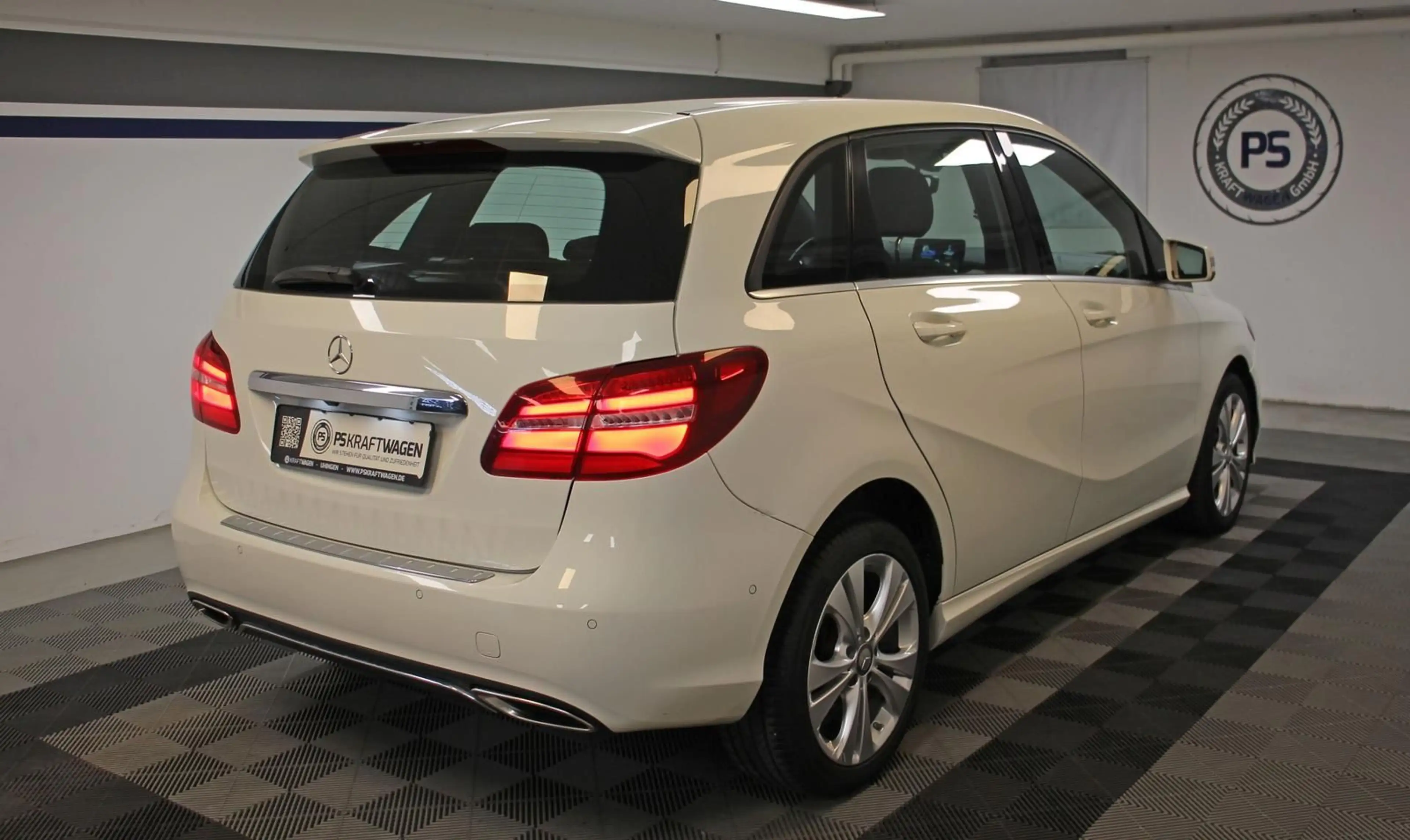 Mercedes-Benz B 220 4Matic Aut. NAVI TEMP LED KAMERA LEDER BT — photo 3