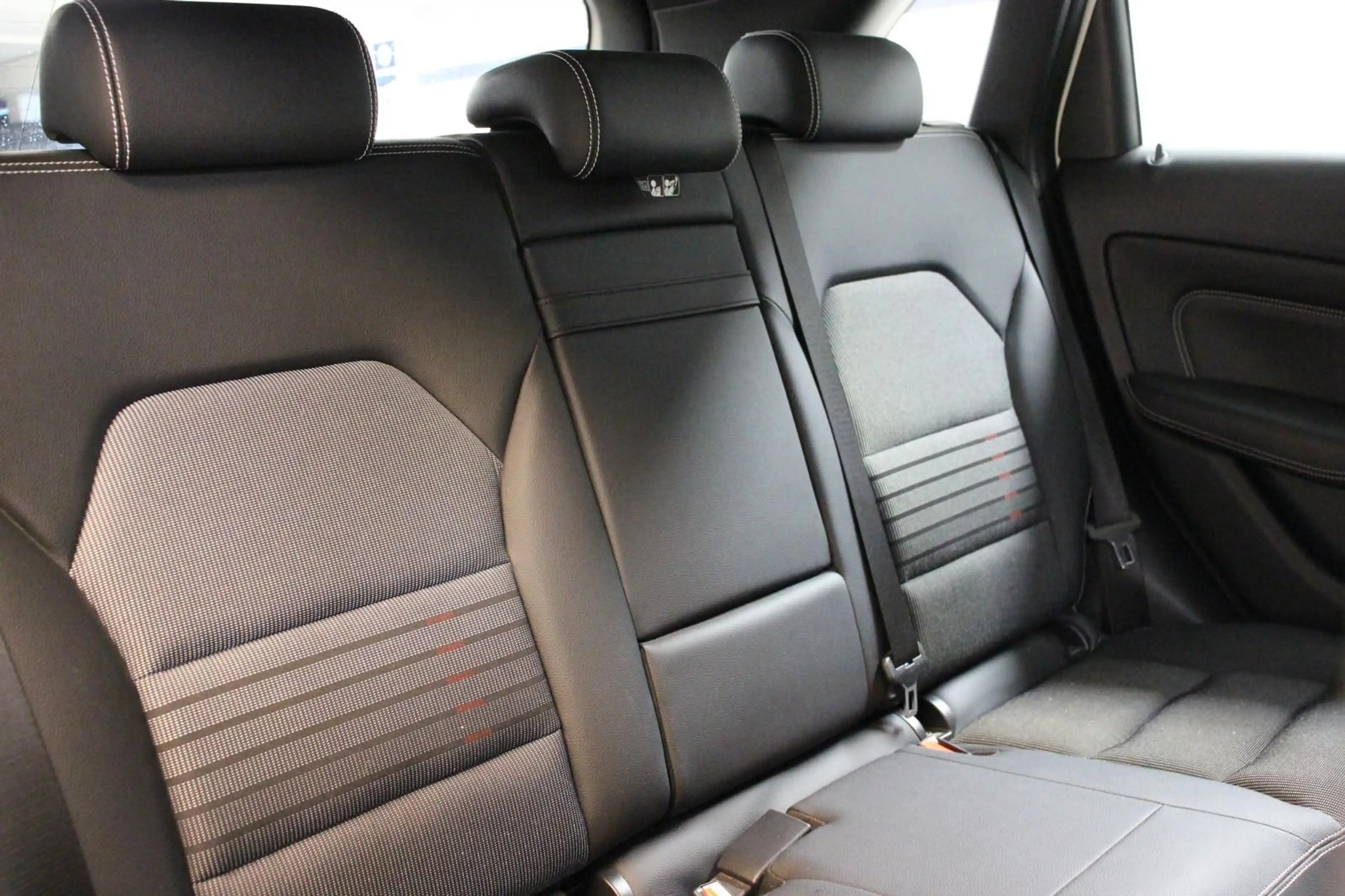 Mercedes-Benz B 220 4Matic Aut. NAVI TEMP LED KAMERA LEDER BT — photo 15