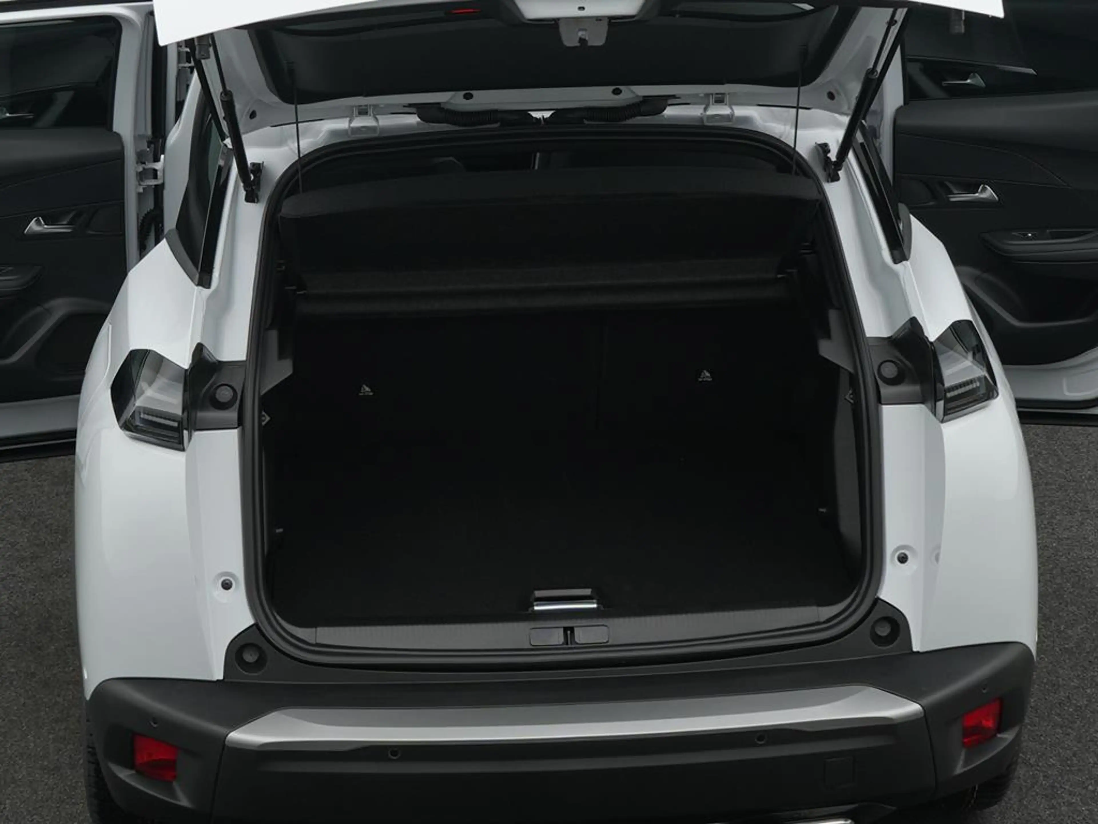 Peugeot 2008 ALLURE PureTech 130 EAT8 — photo 9