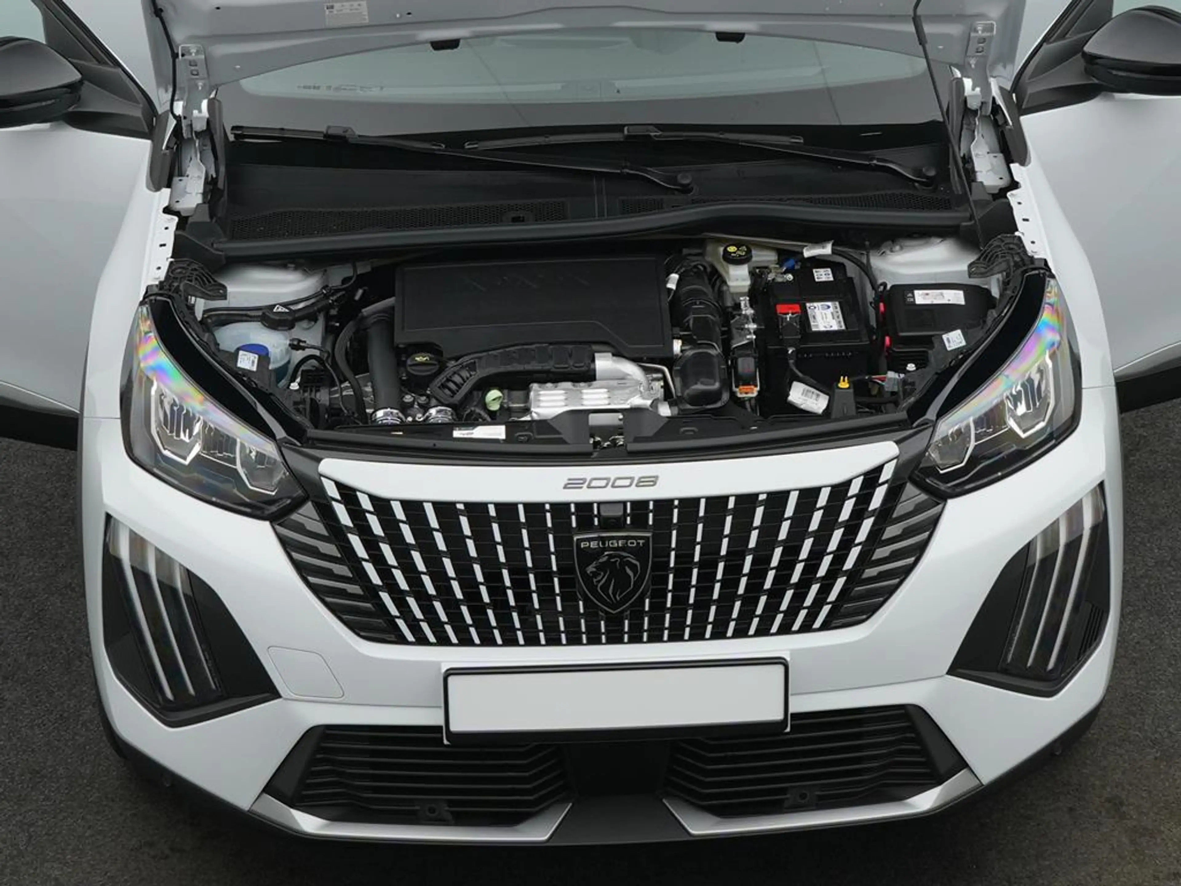 Peugeot 2008 ALLURE PureTech 130 EAT8 — photo 8
