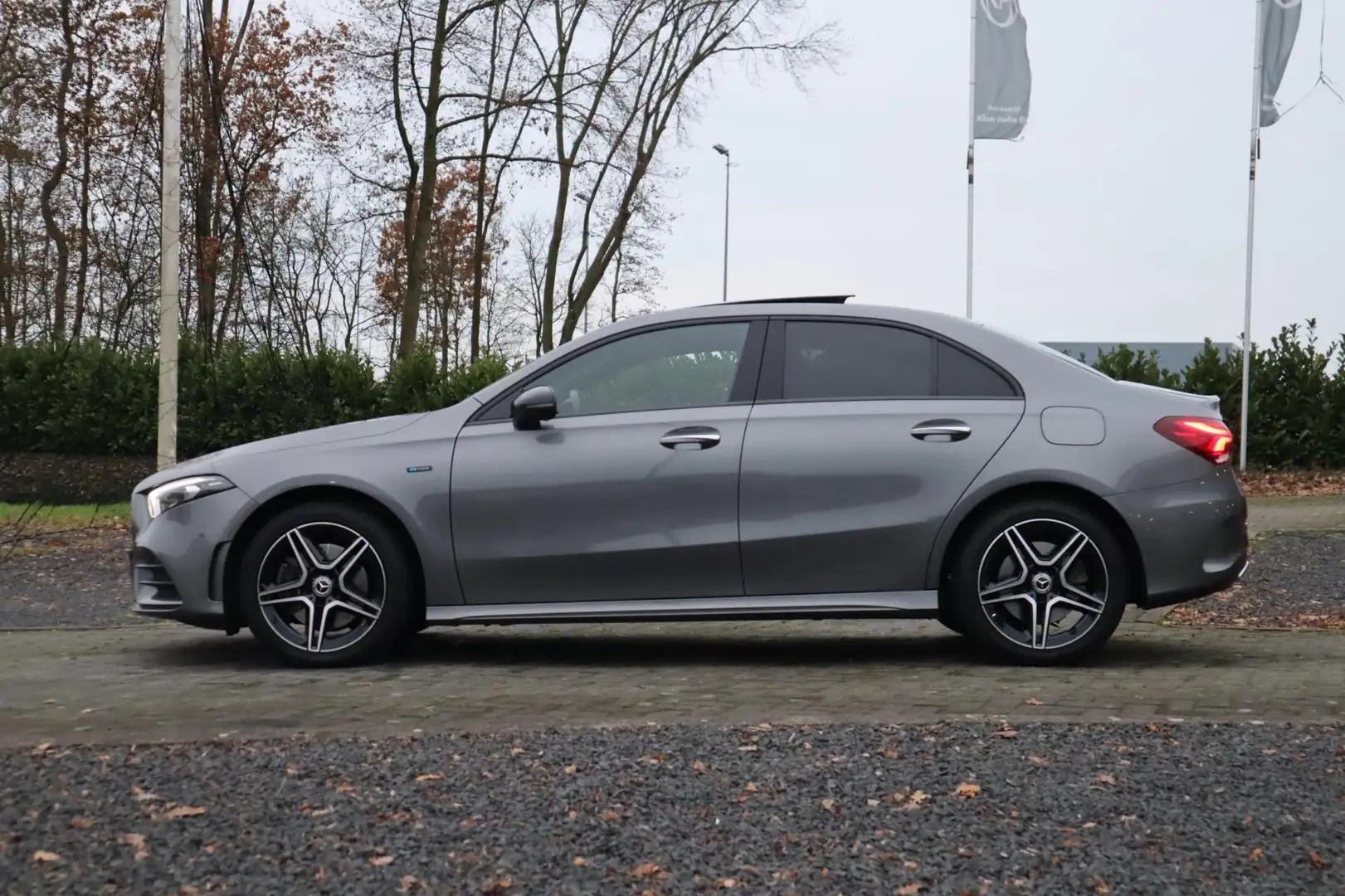 Mercedes-Benz A 250 250e AMG KeylessGO, Memory, Pano, Sfeerverlichting Grijs - 2