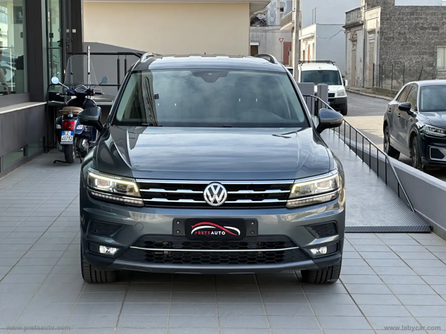 Volkswagen Tiguan Tiguan Allsp. 2.0 TDI DSG 4MOT. Advanced Grau - 2