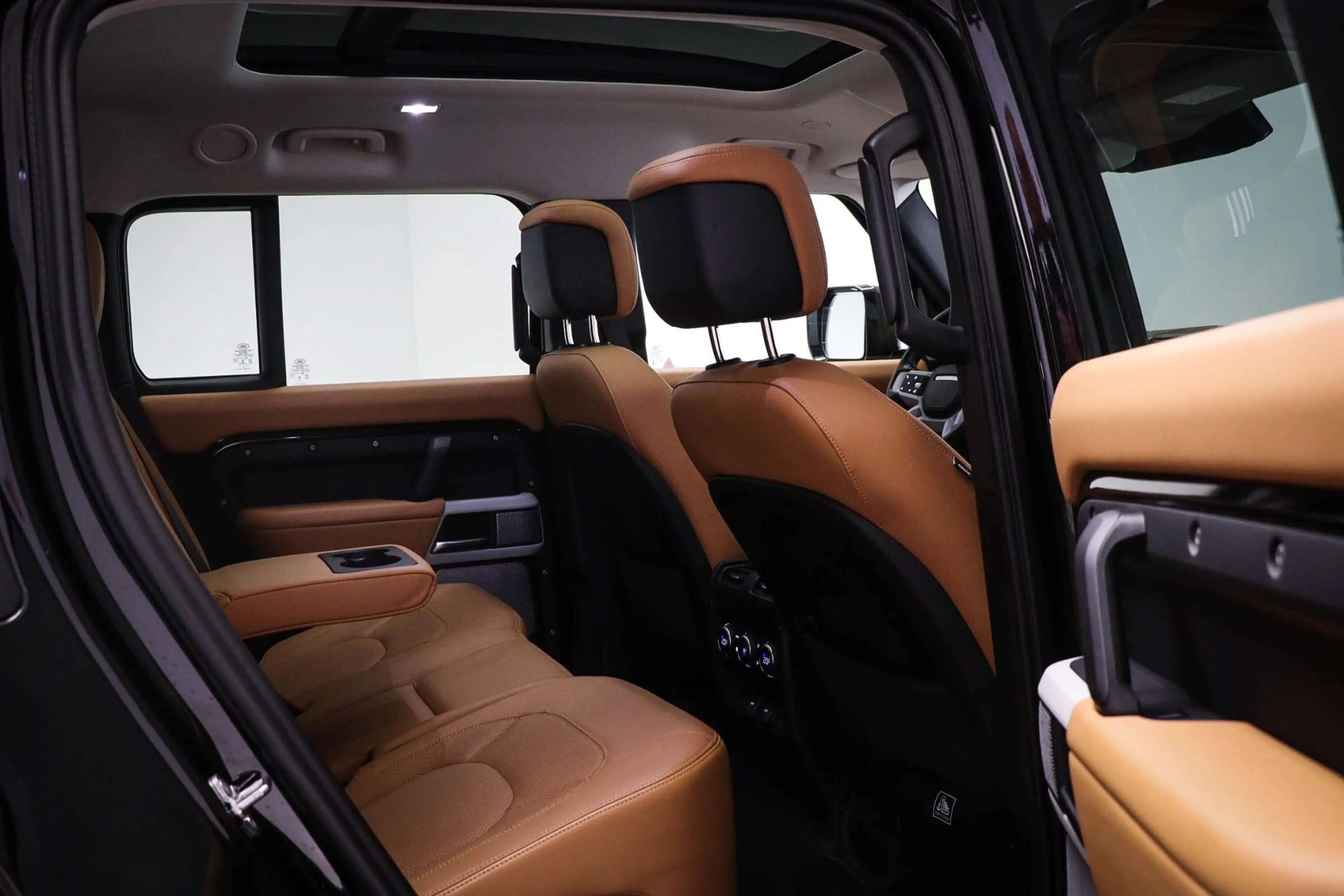 Land Rover Defender 130 3.0 P400 130 X-Dynamic HSE | 8 PERSOONS |  PAN — photo 11