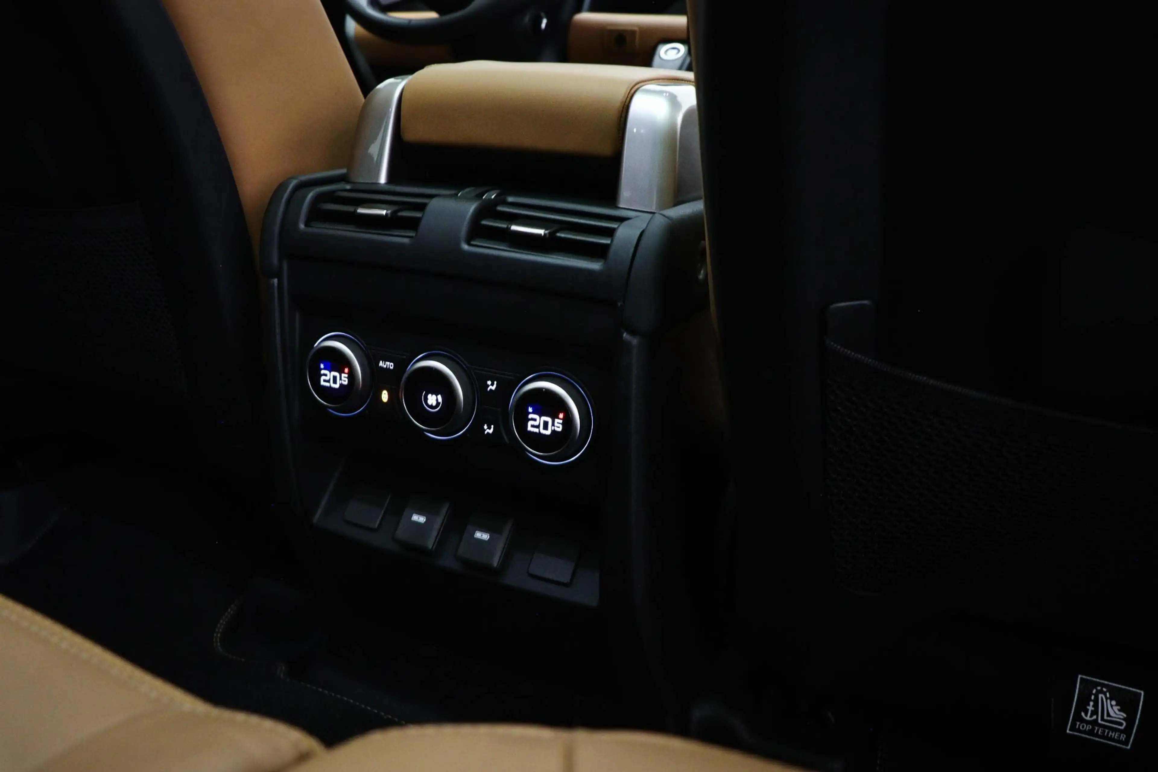 Land Rover Defender 130 3.0 P400 130 X-Dynamic HSE | 8 PERSOONS |  PAN — photo 12