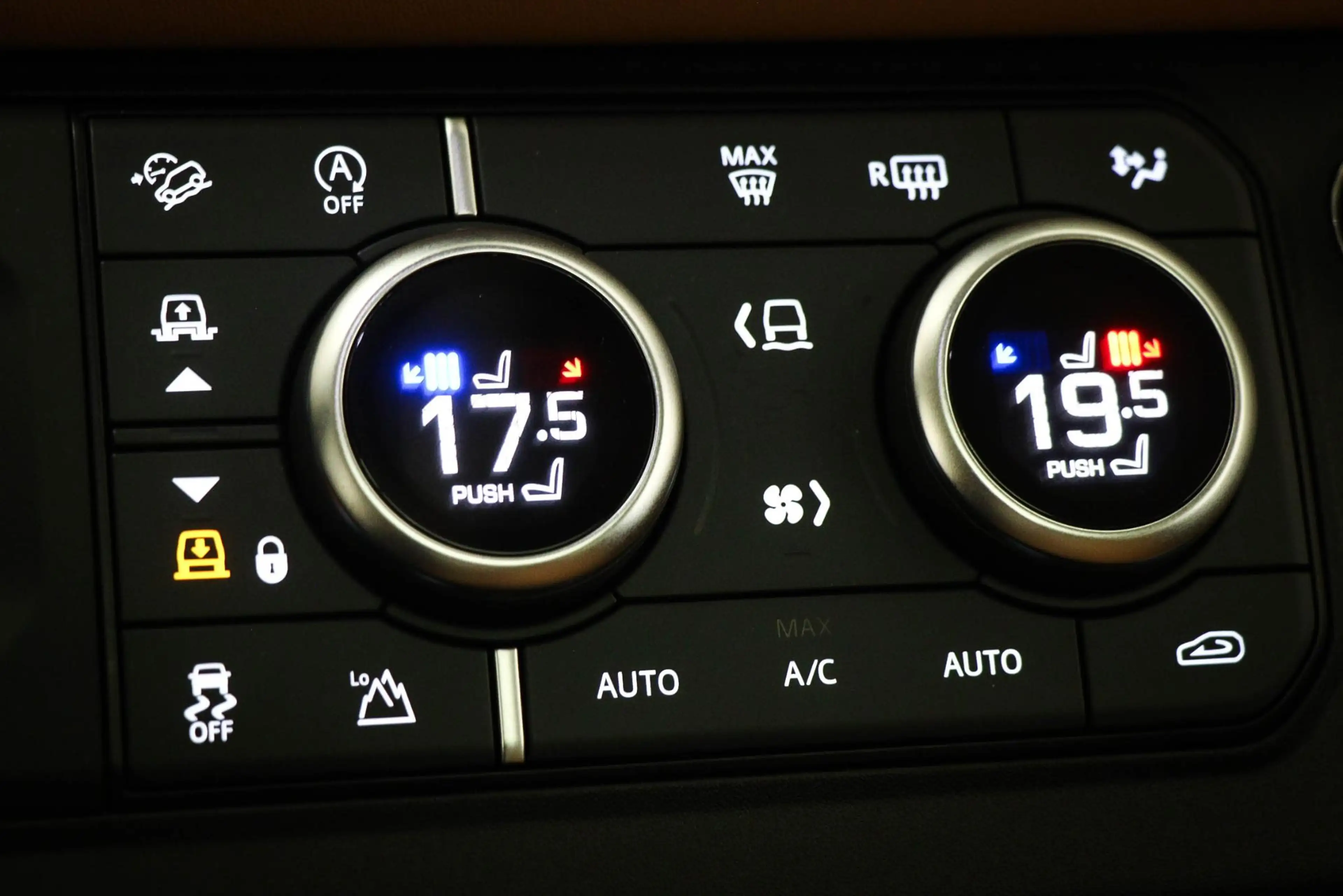 Land Rover Defender 130 3.0 P400 130 X-Dynamic HSE | 8 PERSOONS |  PAN — photo 39