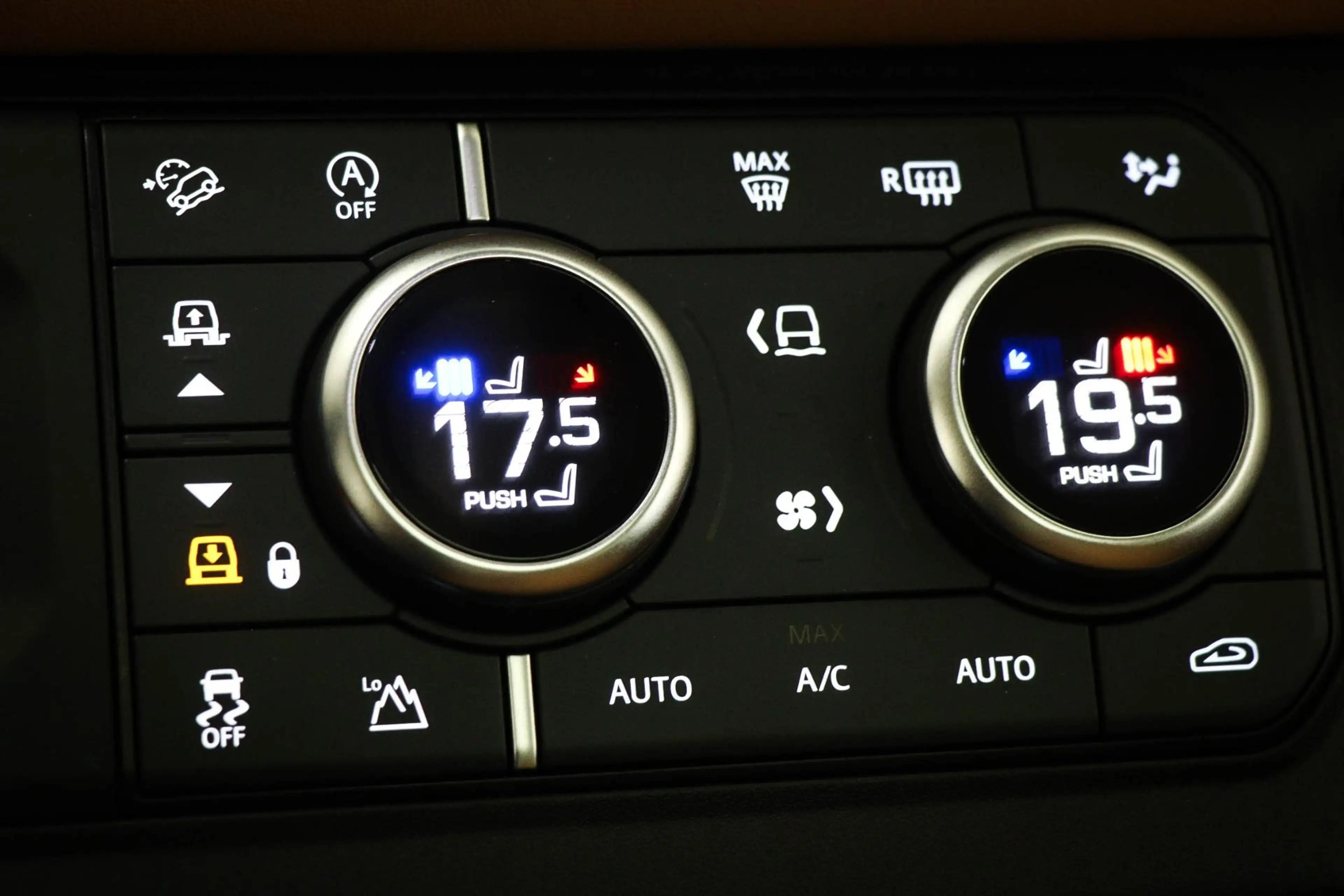 Land Rover Defender 130 3.0 P400 130 X-Dynamic HSE | 8 PERSOONS |  PAN — photo 8