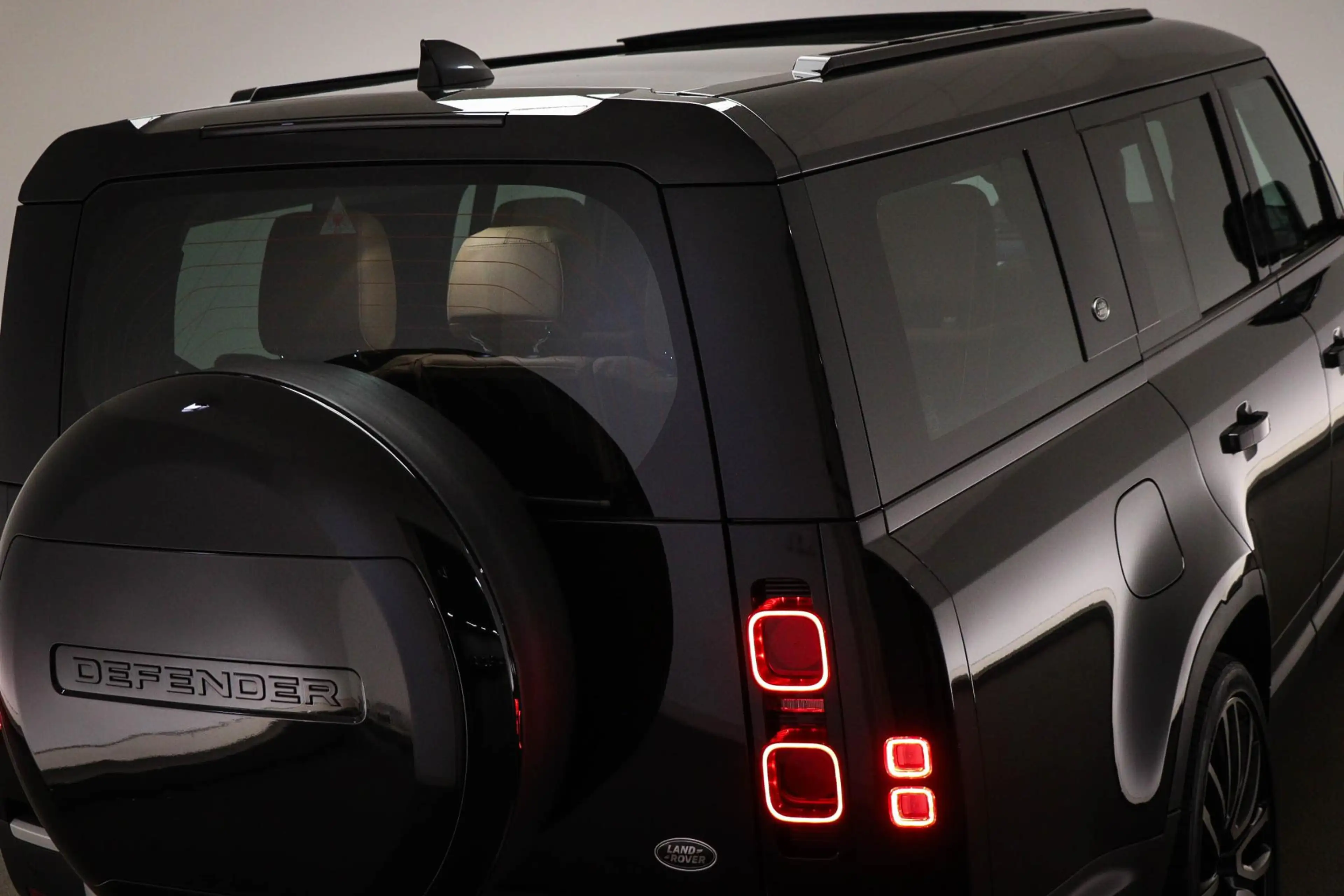 Land Rover Defender 130 3.0 P400 130 X-Dynamic HSE | 8 PERSOONS |  PAN — photo 25