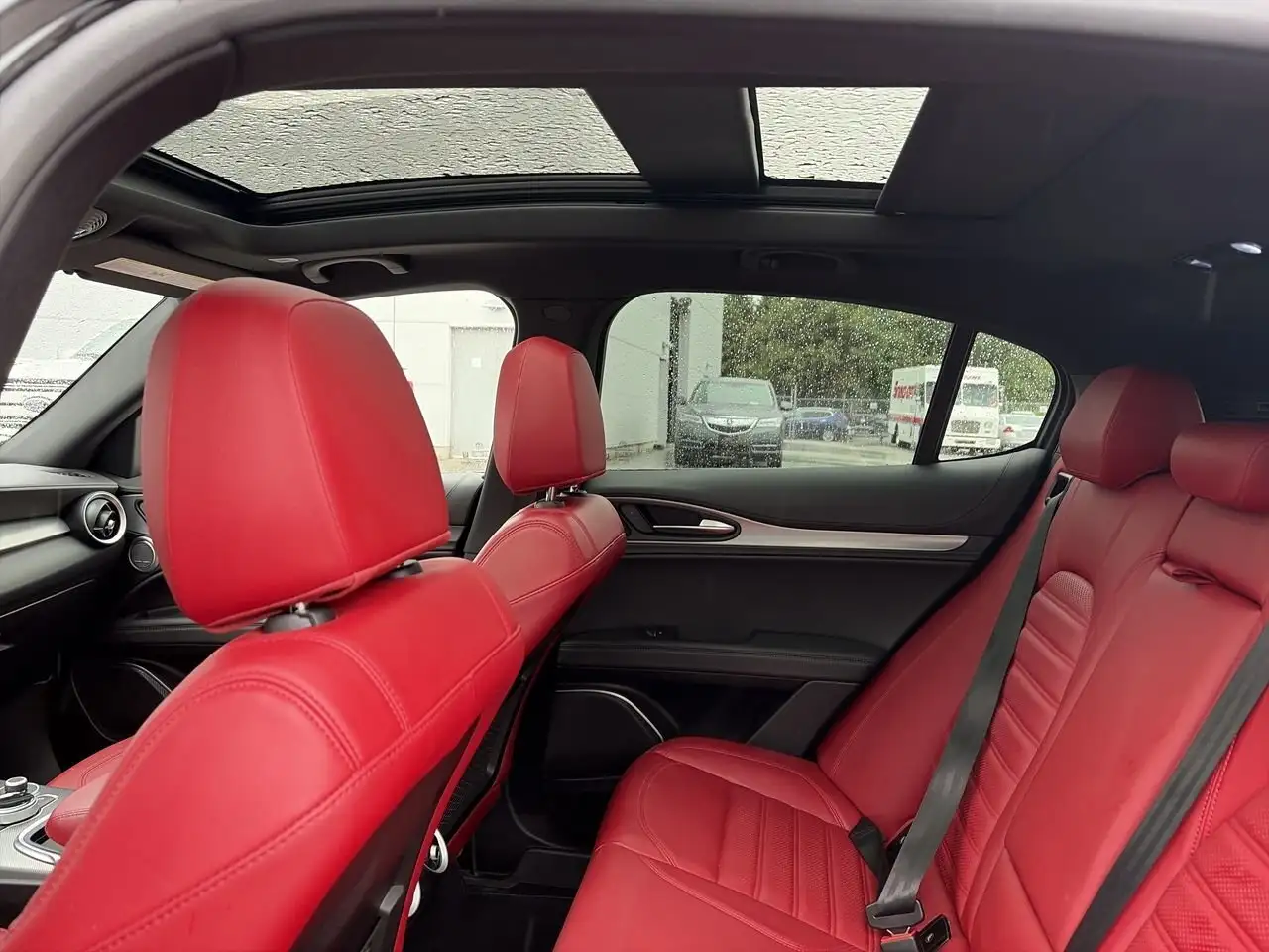 Alfa Romeo Stelvio снимка Alfa Romeo Stelvio