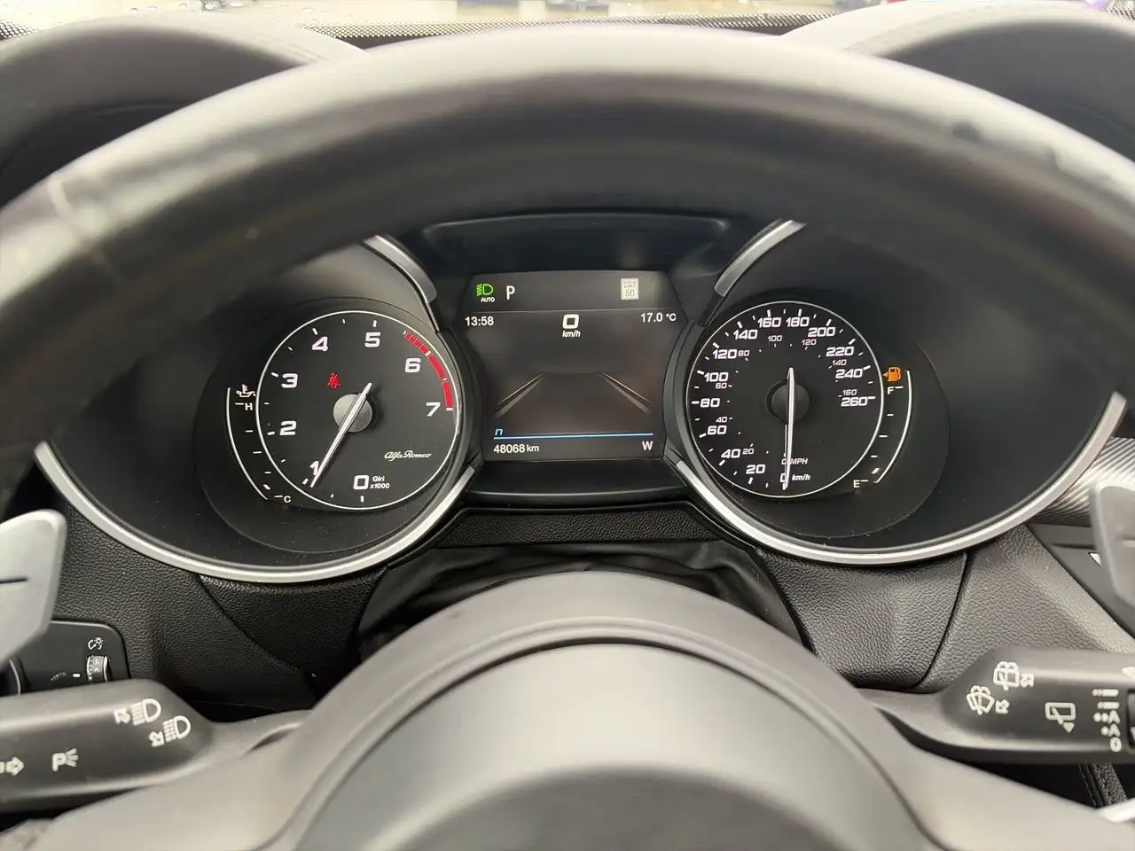 Alfa Romeo Stelvio снимка Alfa Romeo Stelvio