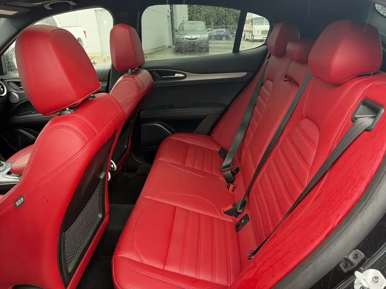 Alfa Romeo Stelvio снимка Alfa Romeo Stelvio