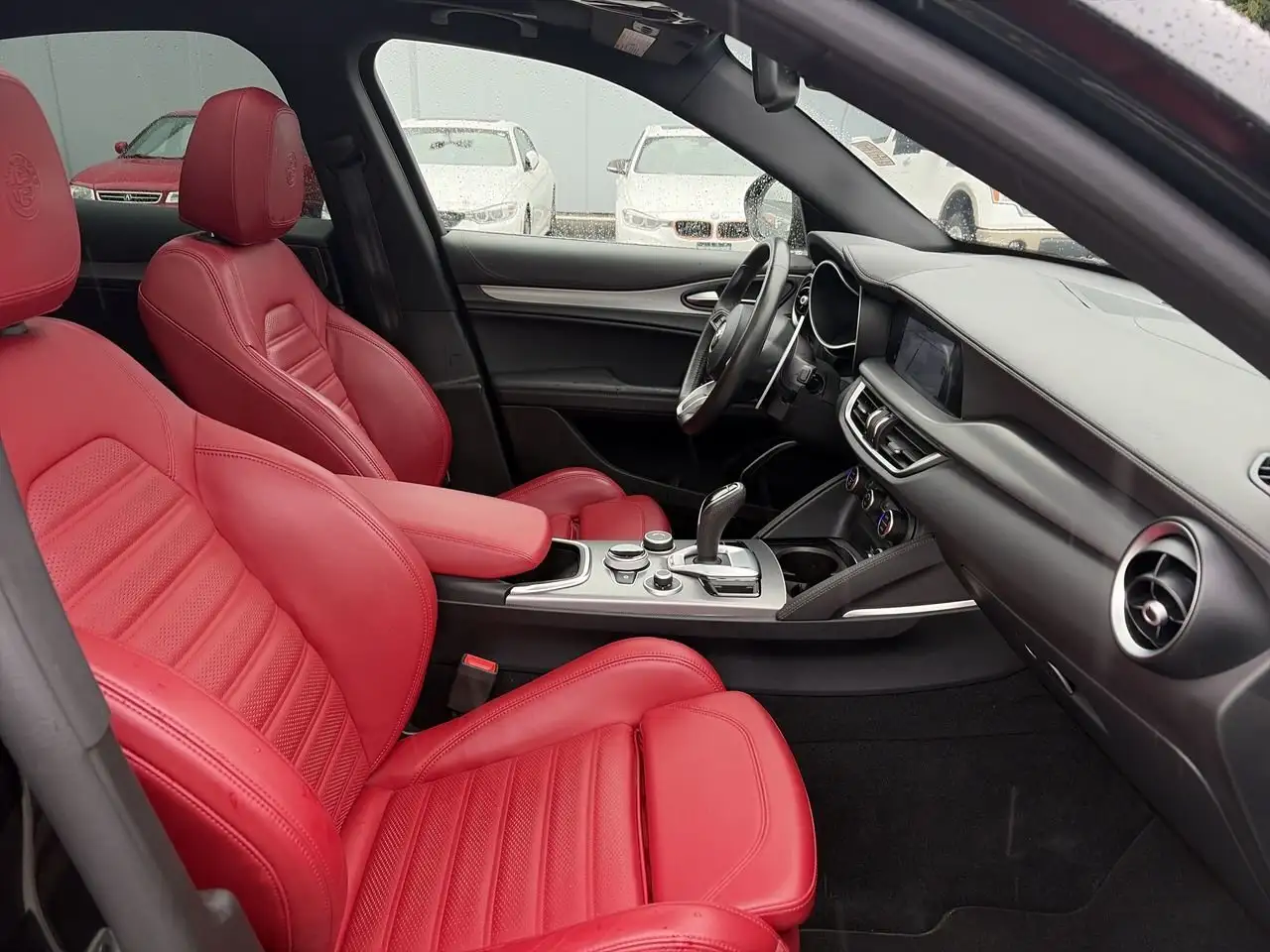 Alfa Romeo Stelvio снимка Alfa Romeo Stelvio