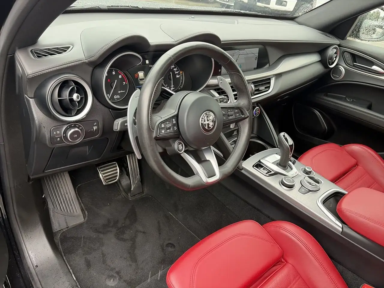 Alfa Romeo Stelvio снимка Alfa Romeo Stelvio