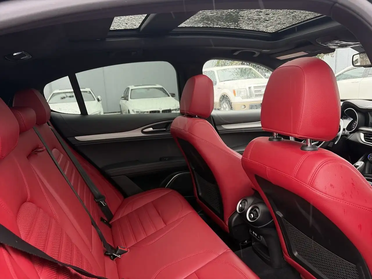 Alfa Romeo Stelvio снимка Alfa Romeo Stelvio
