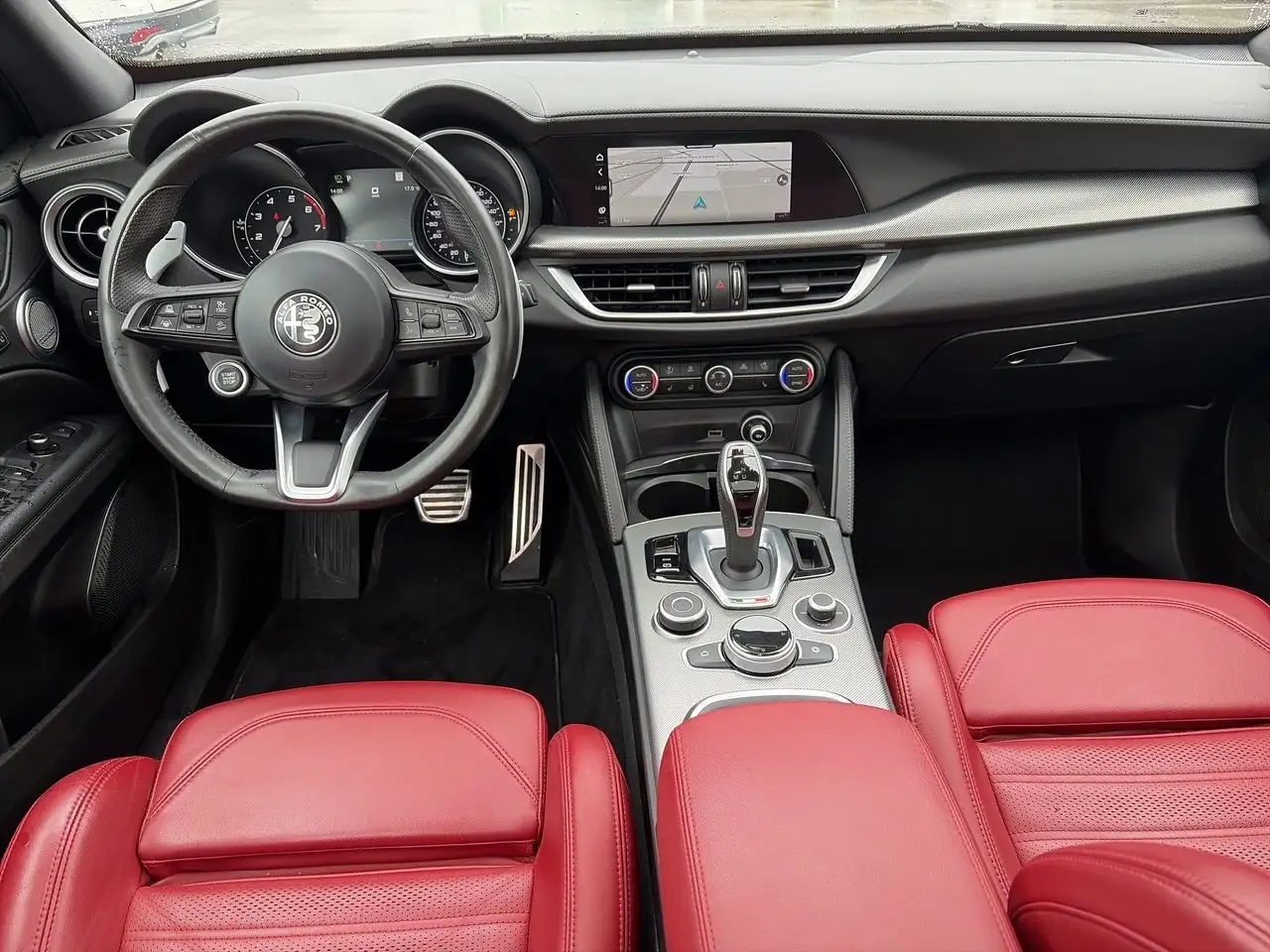 Alfa Romeo Stelvio снимка Alfa Romeo Stelvio