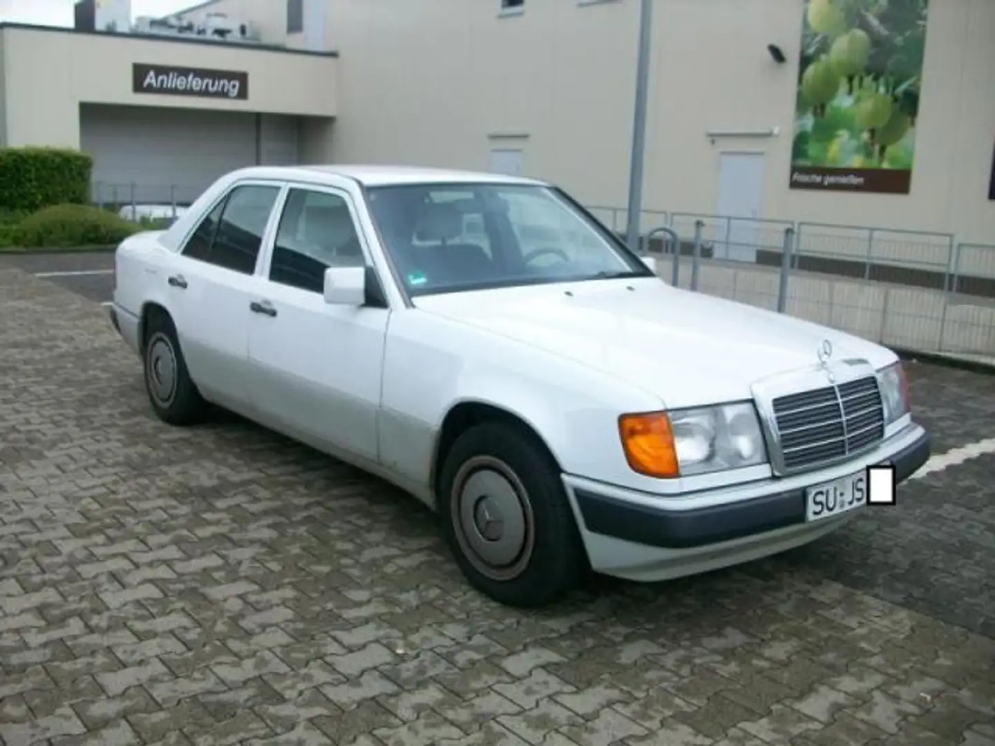 Mercedes-Benz 230 Typ 124 ( 1.Hand ) Motor läuft unrund Weiß - 1