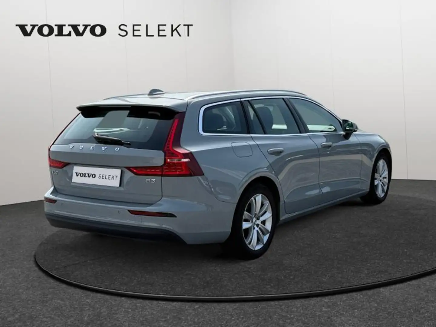 Volvo V60 B3 Momentum / Essence Gris - 2