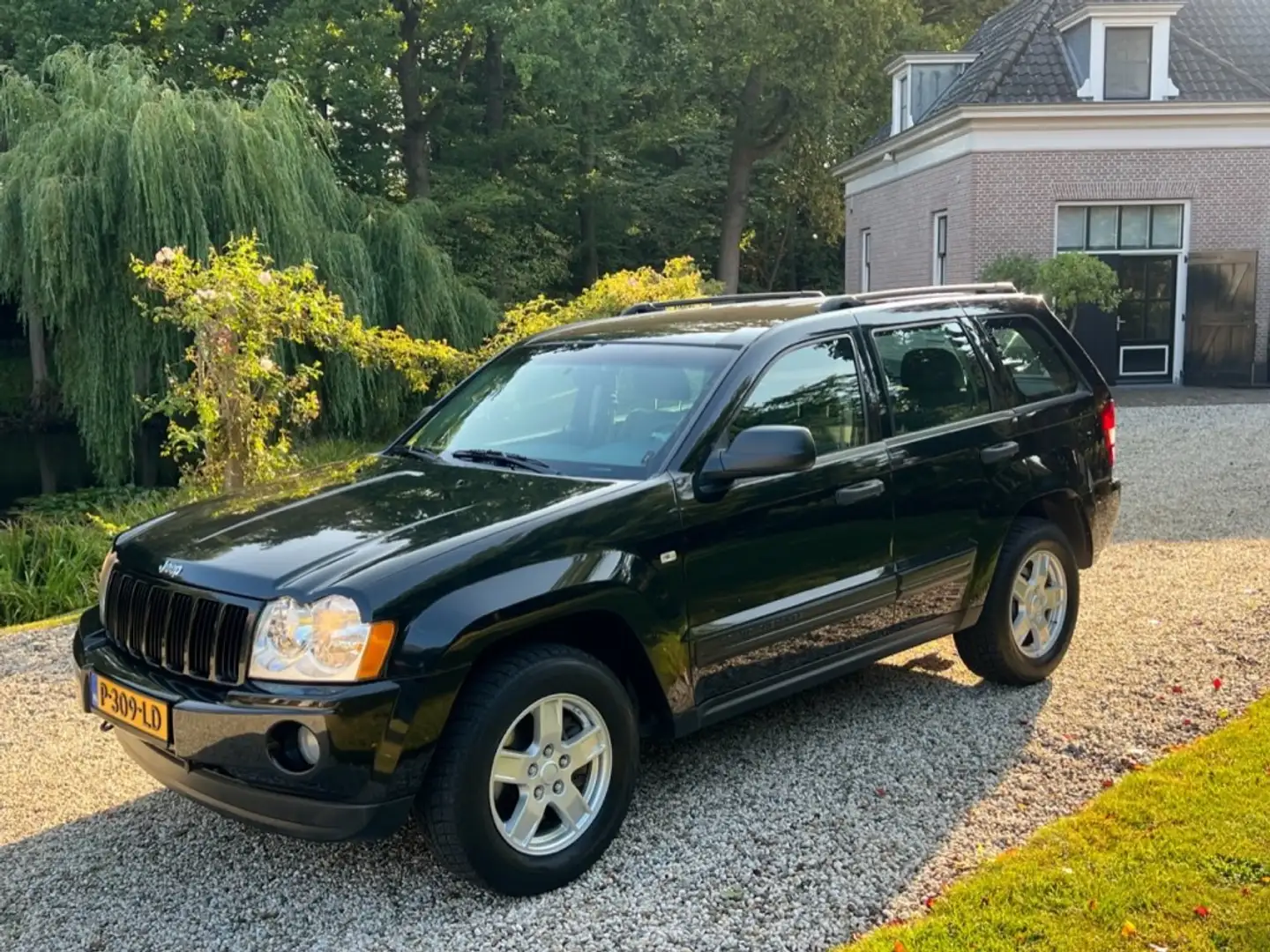 Jeep Grand Cherokee 4.7 V8 LAREDO 4x4 YOUNGTIMER #STOER Negro - 1