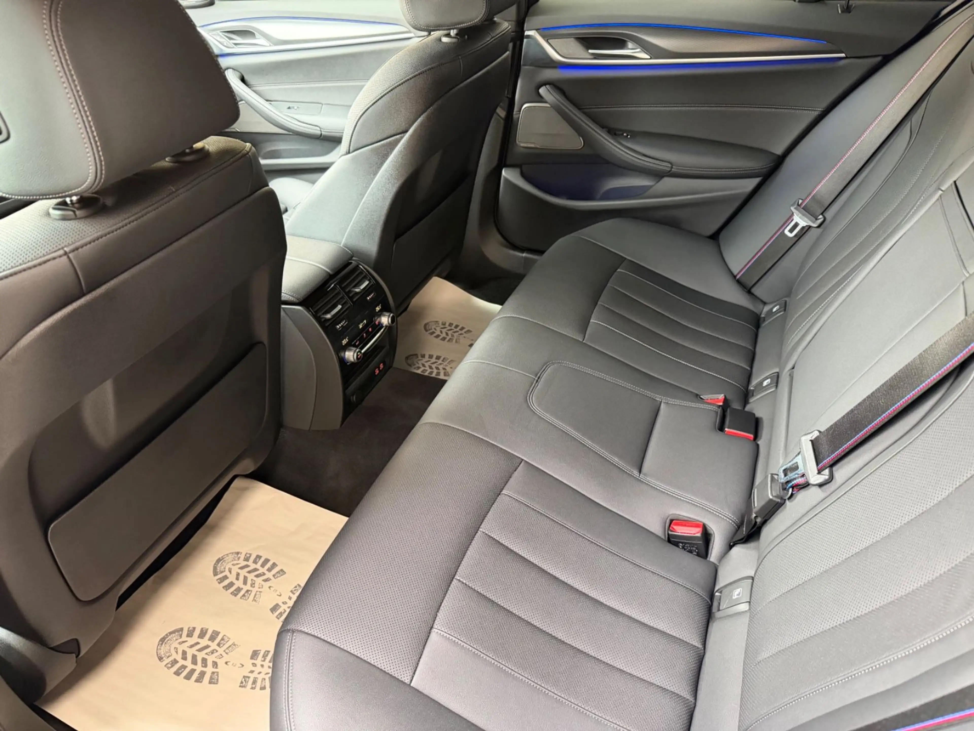 BMW 530 d xDrive Lim M Sport LASER/HUD/ACC/H&K/R.Kam — photo 8