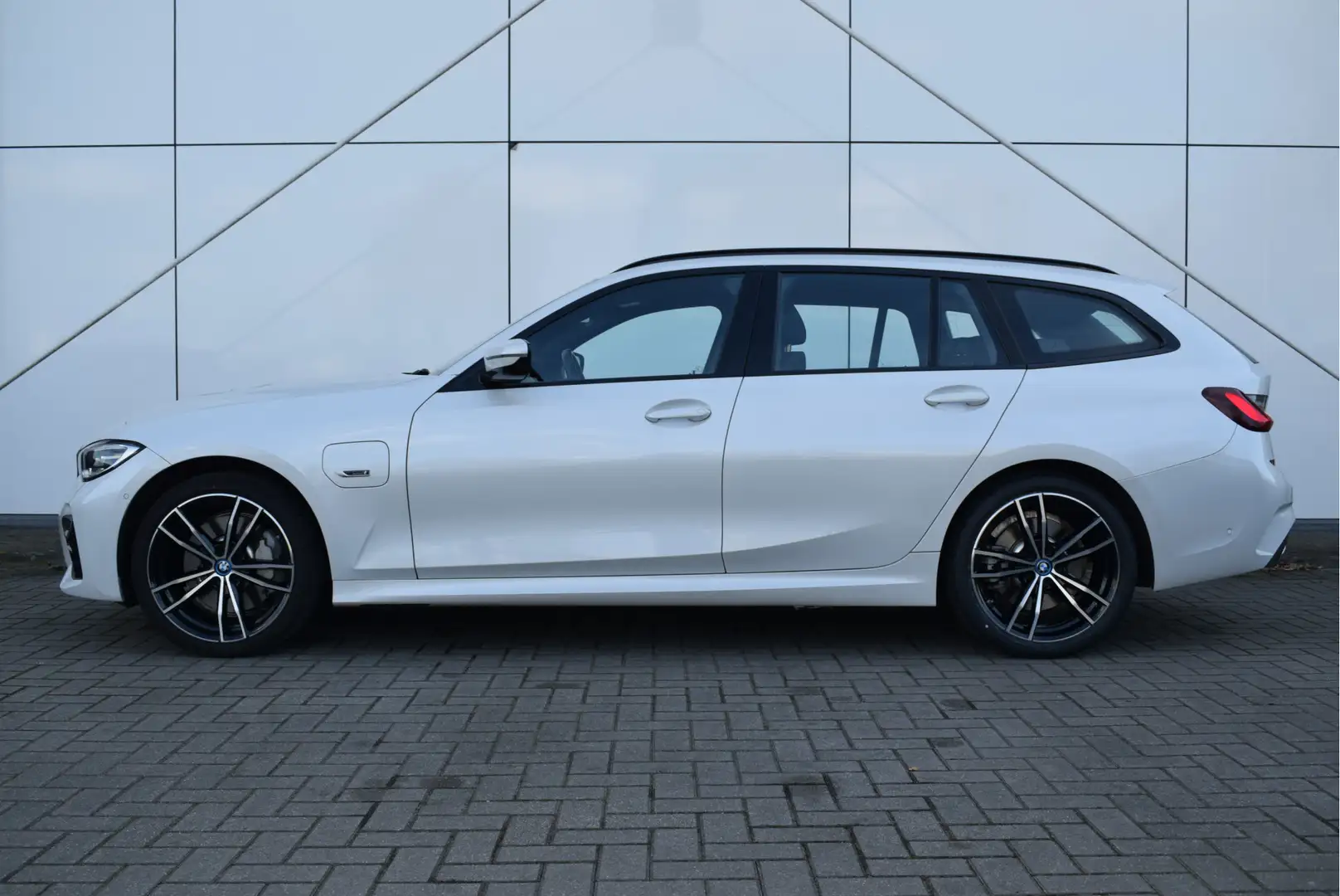 BMW 330 3 Serie Touring 330e High Executive M Sport Automa Wit - 2