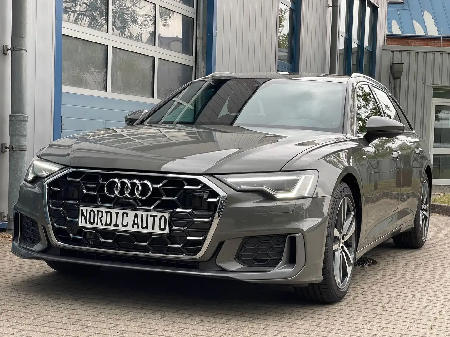 Audi A6 40 TDI quattro S line+AHK+Cockpit+Kamera+StandH Grau - 1