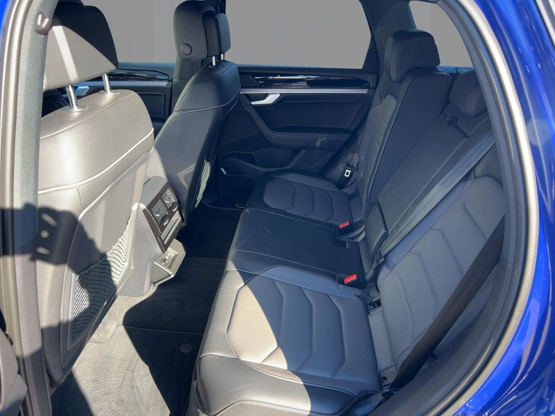 Volkswagen Touareg 3.0 V6 TDI Tiptr R-Line 4M AHK Panorama — photo 10