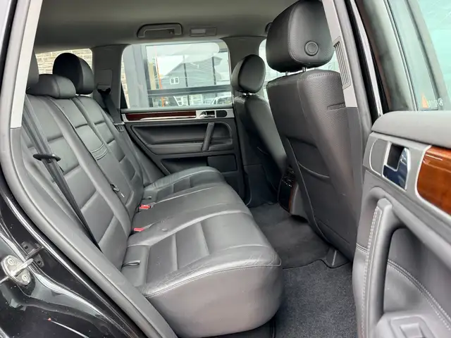 Volkswagen Touareg view 14