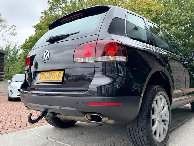 Volkswagen Touareg view 9