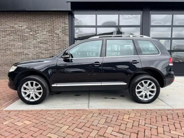 Volkswagen Touareg view 7