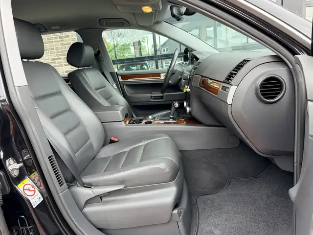 Volkswagen Touareg view 13