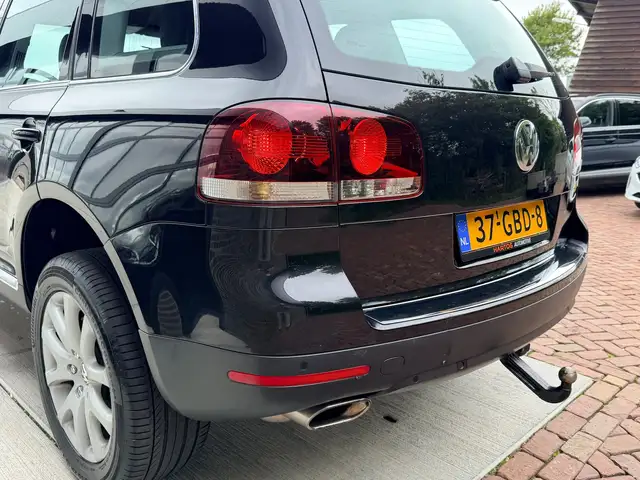 Volkswagen Touareg view 12