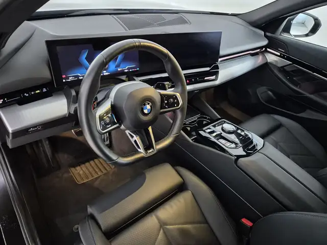 BMW 5 Series view 7
