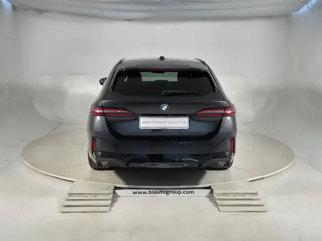 BMW 5 Series view 4
