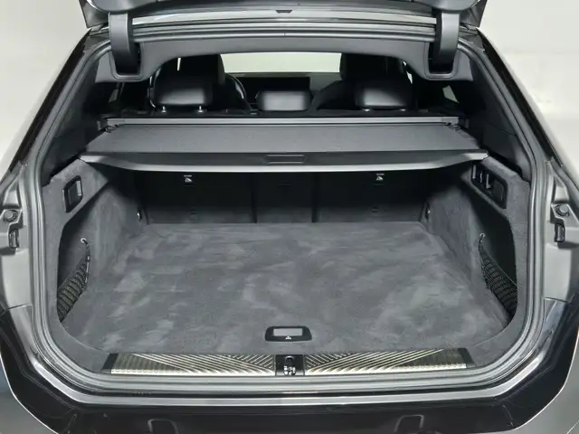 BMW 5 Series view 13