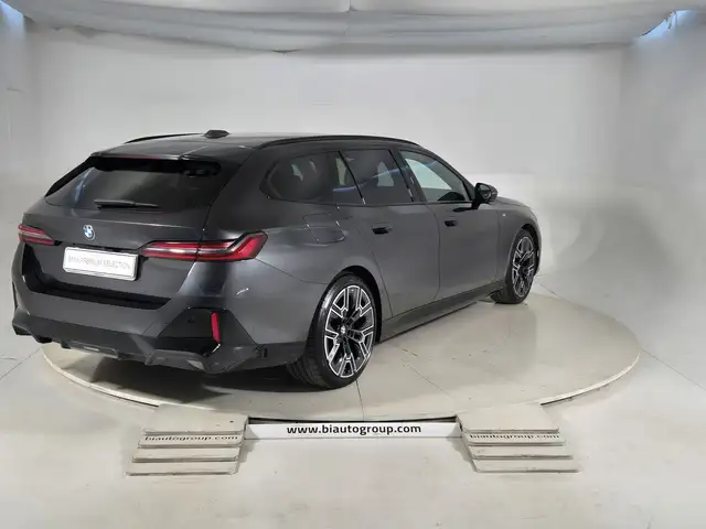 BMW 5 Series view 5