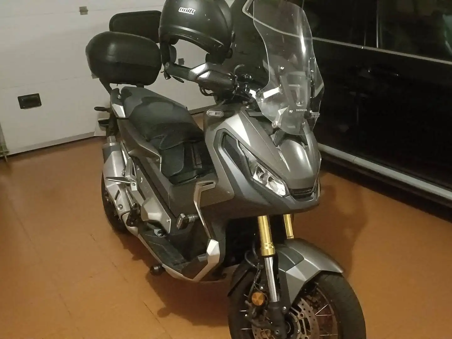 Honda X-ADV maxi scootter - 1