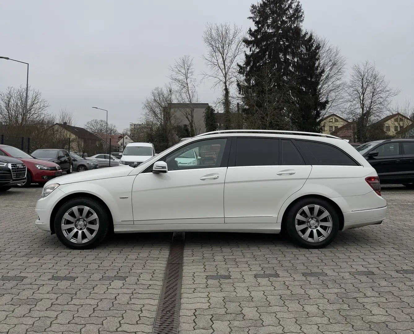 Mercedes-Benz C 200 T 2.2 CDI W204 ATM 120TKM/SHZKLIMAAUTO/NAVI - 2