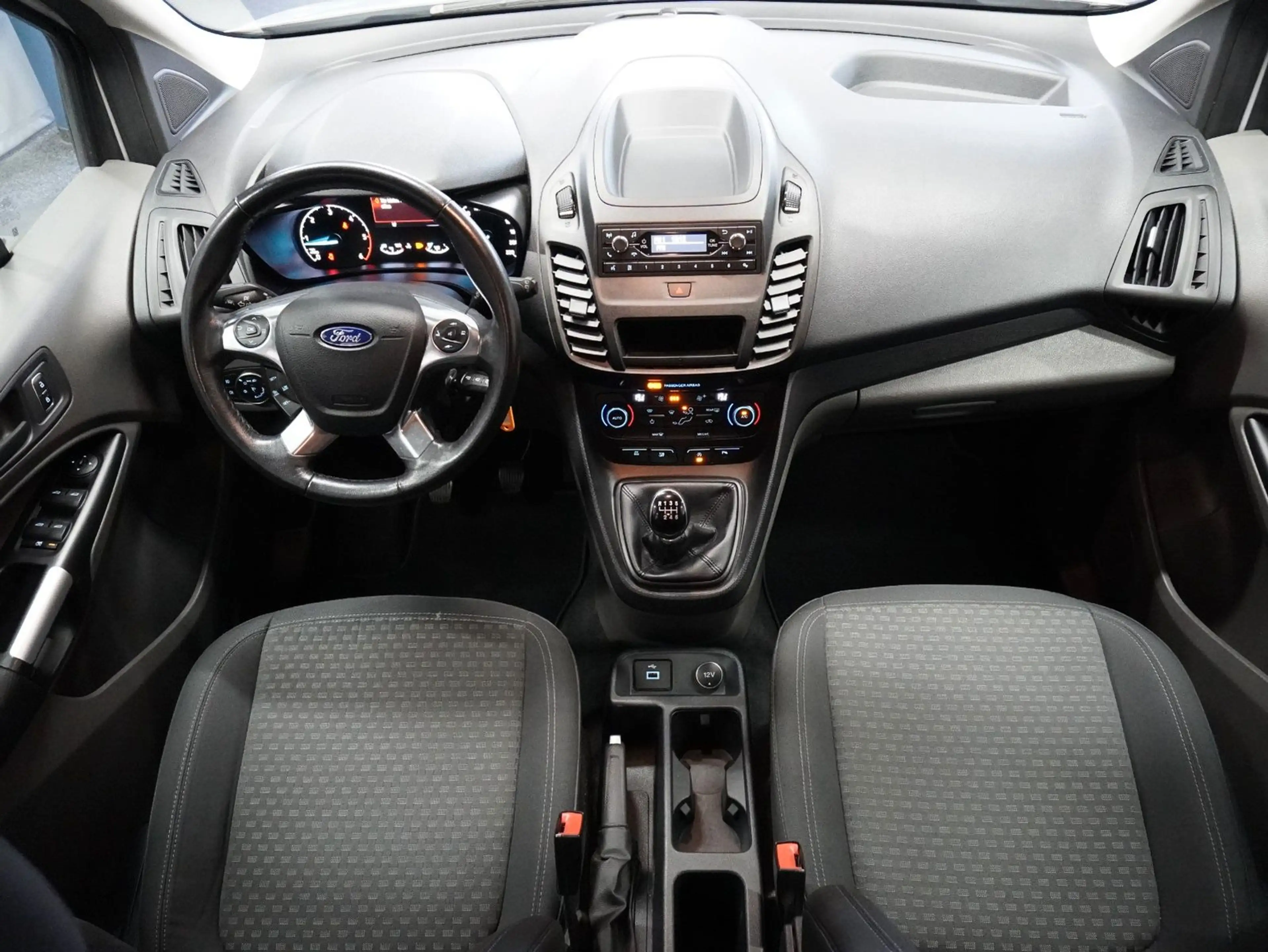 Ford Tourneo Connect Trend 1.5 TDCI — photo 15